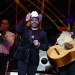 Lupillo Rivera se suma a la fiebre de “A Través del Vaso” pero se pierde el cumpleaños de su hija