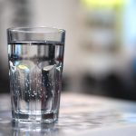 Restaurante sirve agua potable reciclada de sus inodoros
