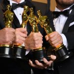Cuál es el material de la estatuilla de los Oscar