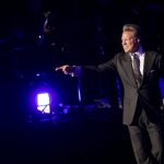 Luis Miguel recibe regalo especial