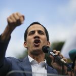Embajadores en el aeropuerto de Caracas impidieron arresto de Guaidó