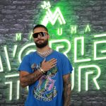 Maluma cantó en pleno aeropuerto
