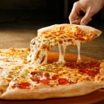 Celebra el Día Nacional de la Pizza de Pepperoni con Deliciosas Ofertas