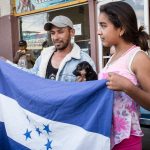 Caravana de Honduras se dirige a EE.UU. para escapar de pobreza inducida por la pandemia