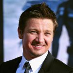 Jeremy Renner acusa a su ex de extorsión