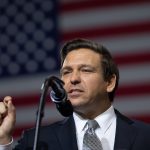 ¿Puede el gobernador DeSantis obligar a las escuelas de Florida a reabrir en medio de la pandemia? Algunos líderes dudan