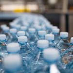 Por qué nunca debes rellenar tu botella plástica de agua