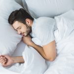 Esto es lo que puede pasarle a tu cuerpo si pasas mucho tiempo acostado