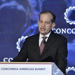 Renuncia secretario de Trabajo por caso Epstein