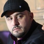 Juan Rivera Se Defiende Y Asegura Que No Agredió A Otro Camarógrafo ¡Ahora En El Aeropuerto!
