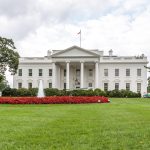 La Casa Blanca optimista por efectos de medidas de distanciamiento en Washington y California