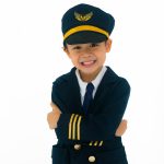 Aerolínea nombró “capitán del avión” a niño con cáncer