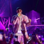 Bad Bunny presumió su lujoso auto