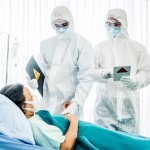 Estados Unidos alcanza una media de 100,000 hospitalizaciones diarias por primera vez desde el invierno