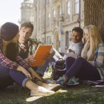 Universidades evalúan terminar clases en otoño y requerir uso de máscaras