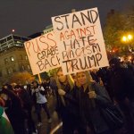 Otra noche de caos y furia mientras manifestantes protestan, a pesar de los toques de queda