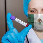 Médicos mexicanos desconcertados cuando nacen trillizos con Covid-19, pero los padres dieron negativo.