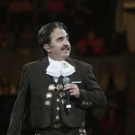 Vicente Fernández Jr. celebra sus 57 y manda a volar a los molestos