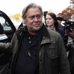 Stephen Bannon ex-ayudante senior de Trump y el fundador de “Build The Wall” Brian Kolfage han sido acusados y arrestados por fraude