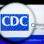 2.	La nueva guía de los CDC podría motivar a la gente a usar máscaras, dijo el ex director de los CDC