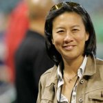 Kim Ng ha sido nomrbada por los Marlins de Miami como primera directora general femenina en deportes de EE. UU.