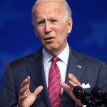 Biden dijo que la administración de Trump se está quedando “muy atrás” en la distribución de la vacuna