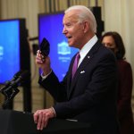 Biden destaca el impacto global de la ley de ayuda de Covid-19 durante la cumbre virtual