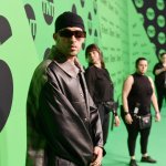 Bad Bunny presumió su abdomen