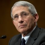 El Dr. Anthony Fauci está deseando pasear a su perro sin su mascarilla