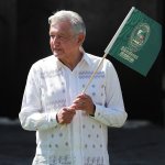 Se espera que el presidente de México pida a Biden que comparta las vacunas de EE.UU. contra el virus Covid-19, dijo una fuente