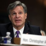 Los supremacistas blancos constituyen “la mayor parte” de los terroristas domésticos, dice Wray