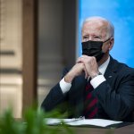 Biden ordena intensificar investigación sobre origen del coronavirus