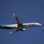 Reinbold no puede volar con Alaska Airlines por negarse a utilizar la mascarilla