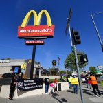 McDonald’s y Uber ayudarán a animar a los estadounidenses reticentes a las vacunas