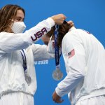 Una nueva tradición de entrega de medallas en la época del coronavirus