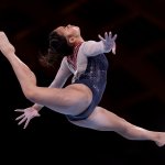 La gimnasta estadounidense Suni Lee gana el all-around olímpico tras lesiones, tragedias y un horrible accidente