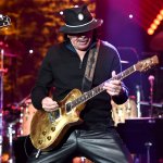 Carlos Santana cancela conciertos después de someterse a un ‘procedimiento cardíaco no programado’