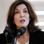 Kathy Hochul se convierte en la primera mujer gobernadora de Nueva York