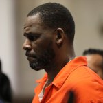 R. Kelly se enfrenta a su primer juicio por cargos de tráfico sexual