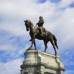 Virginia se dispone a retirar la estatua de Robert E. Lee de Richmond, su mayor monumento confederado