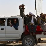 Los talibanes continúan las celebraciones con un gran desfile militar en Kandahar