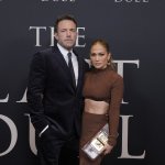 Jennifer Lopez Y Ben Affleck Comparten PDA En Su Video Musical ‘Marry Me’