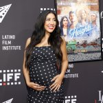 Stephanie Beatriz lleva su podcast a la televisión