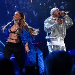 Jennifer Lopez y Eminem se presentaron con LL Cool J para la ceremonia de inducción al Salón de la Fama del Rock & Roll