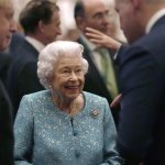 La reina Isabel II está lesionada, según el palacio