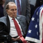 Muere el exsenador Bob Dole, antiguo líder republicano, a los 98 años