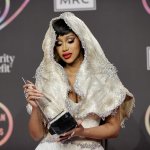 Cardi B se convierte en la primera rapera con múltiples pistas de diamantes