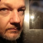 Julian Assange, fundador de WikiLeaks, logra libertad tras declararse culpable