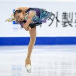 Kamila Valieva se lanza al hielo en los Juegos Olímpicos de Invierno en medio de un escándalo de dopaje