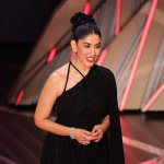 Stephanie Beatriz de ‘Encanto dice que tener a su hija le enseñó a amar su cuerpo